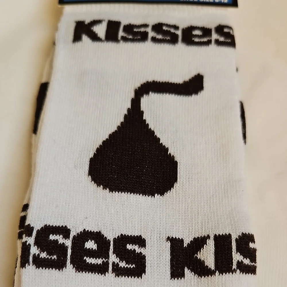 HERSHEYS KISSES Mens Graphic Crew Socks 6-12